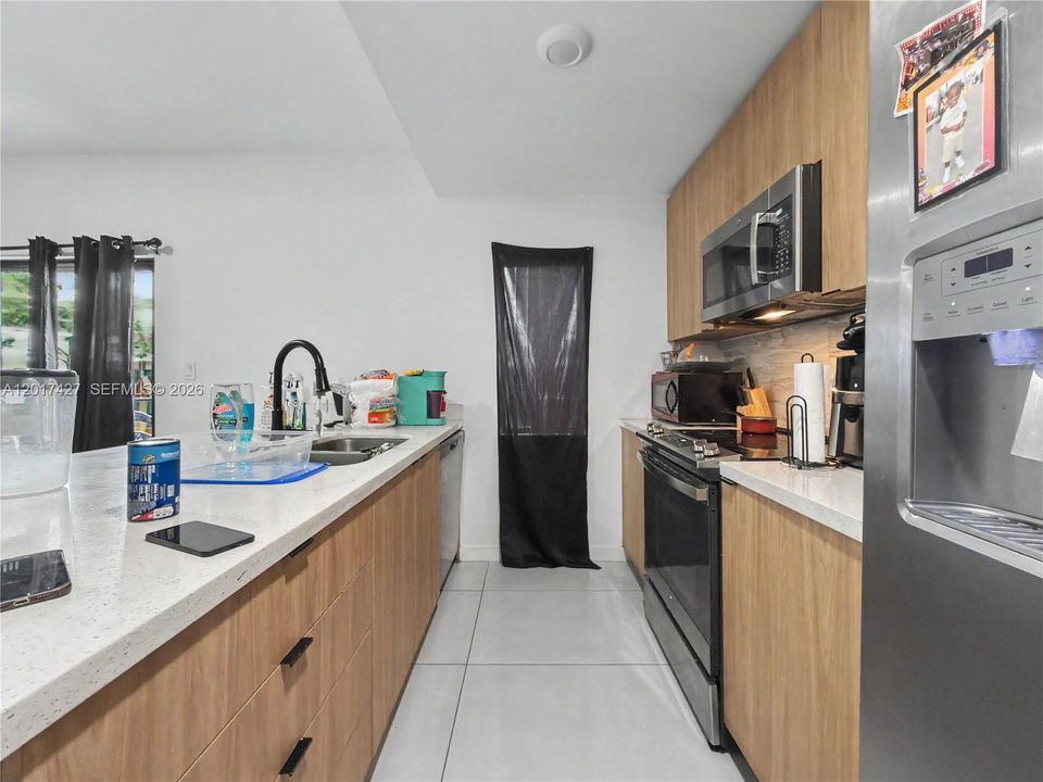 En Venta: $575,000 (5 camas, 4 baños, 1902 Pies cuadrados)