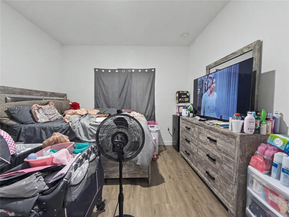 En Venta: $575,000 (5 camas, 4 baños, 1902 Pies cuadrados)