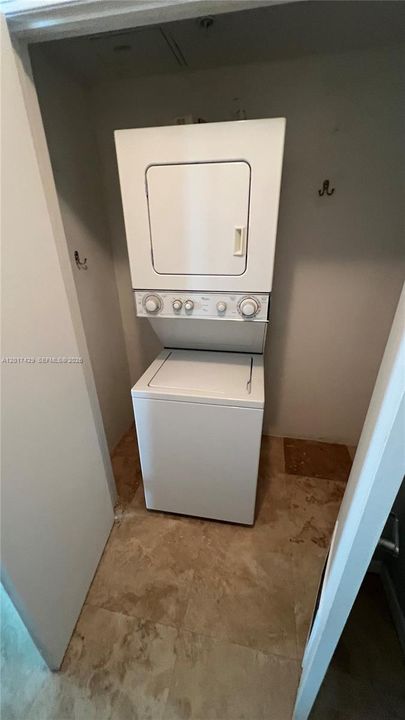 For Sale: $449,000 (2 beds, 2 baths, 1150 Square Feet)