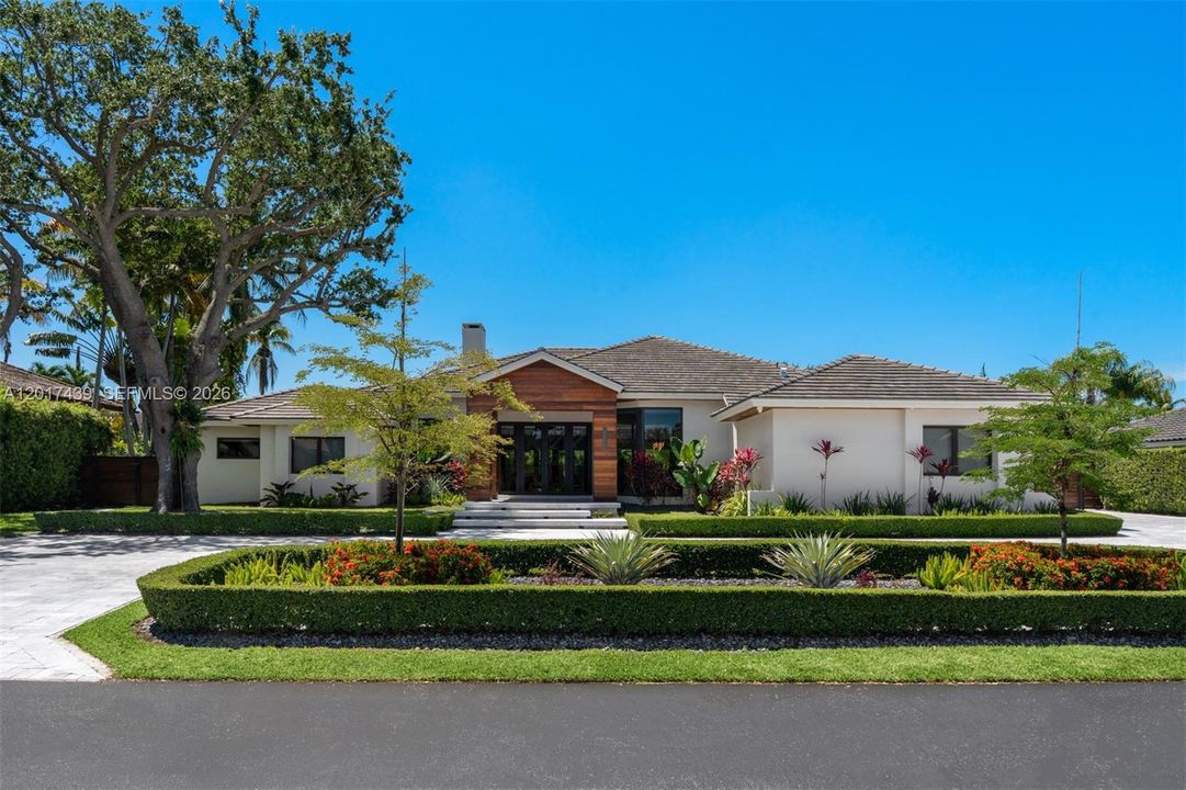 For Sale: $3,500,000 (5 beds, 4 baths, 4039 Square Feet)