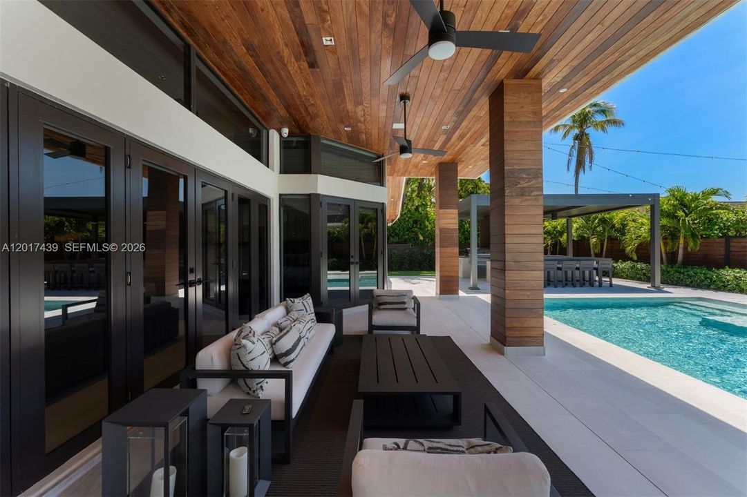 For Sale: $3,500,000 (5 beds, 4 baths, 4039 Square Feet)