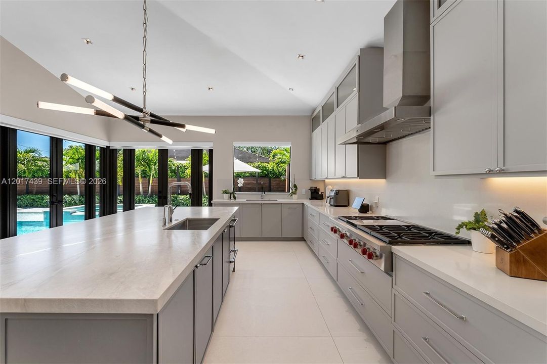 For Sale: $3,500,000 (5 beds, 4 baths, 4039 Square Feet)