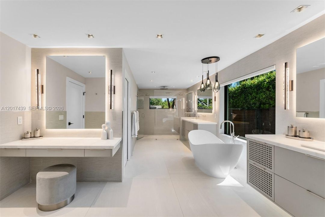 For Sale: $3,500,000 (5 beds, 4 baths, 4039 Square Feet)