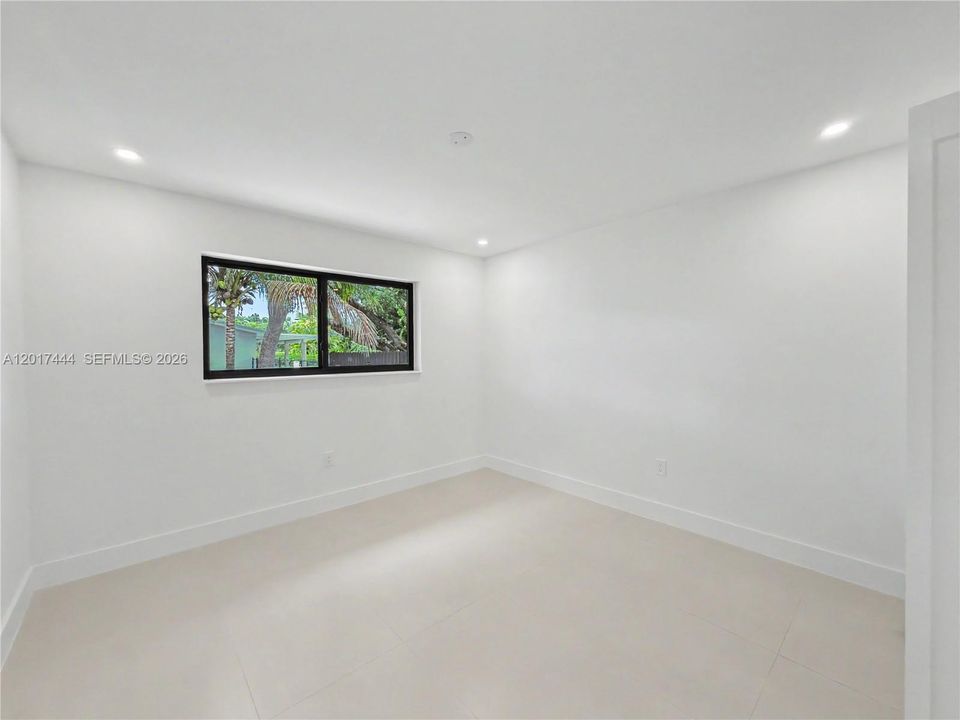 Active With Contract: $1,125,000 (3 beds, 2 baths, 1546 Square Feet)