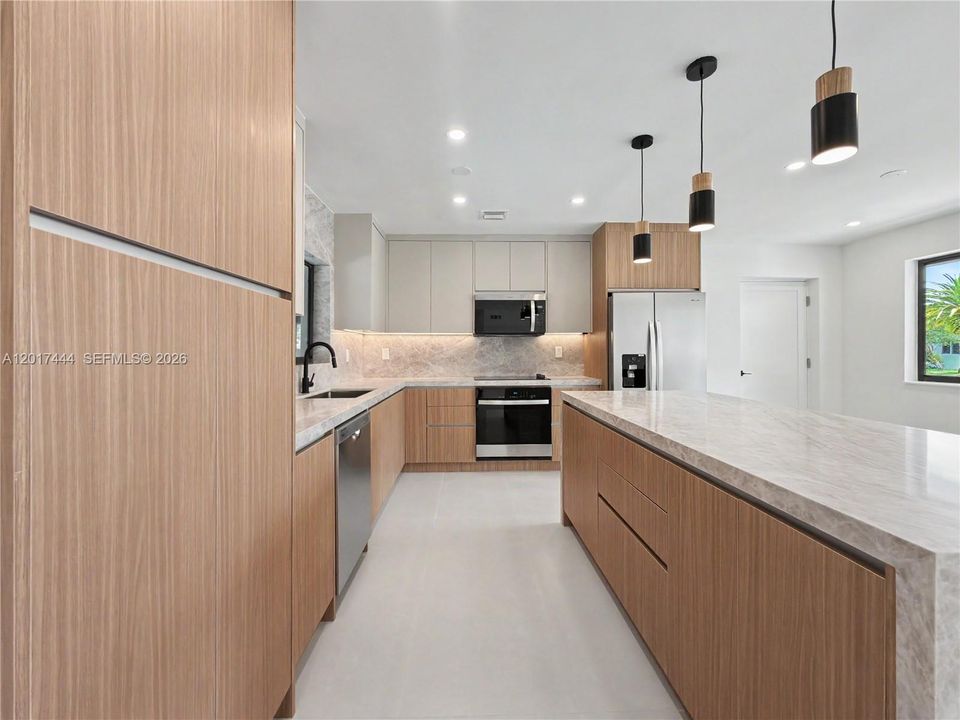 Active With Contract: $1,125,000 (3 beds, 2 baths, 1546 Square Feet)