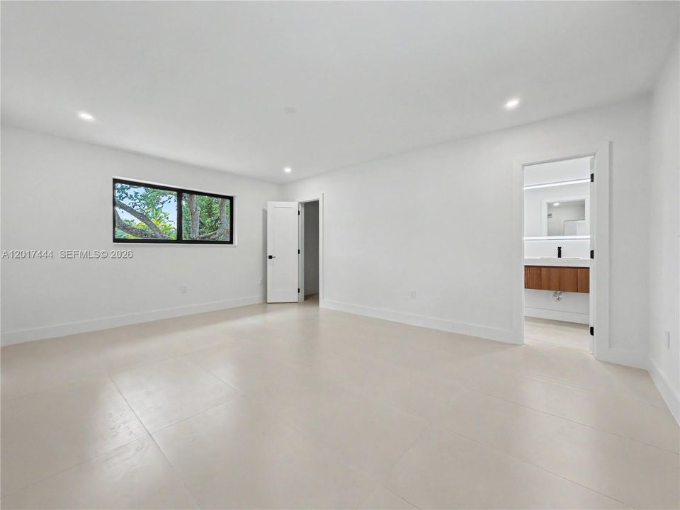 Active With Contract: $1,125,000 (3 beds, 2 baths, 1546 Square Feet)