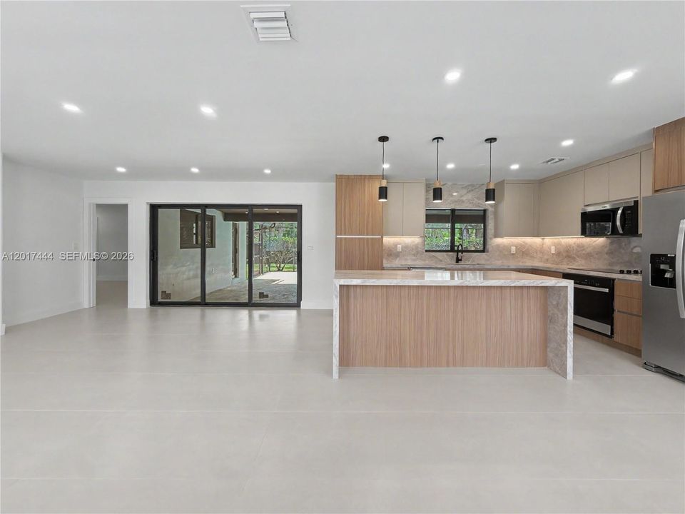 Active With Contract: $1,125,000 (3 beds, 2 baths, 1546 Square Feet)
