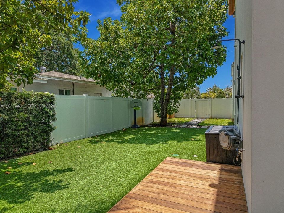 En Venta: $4,200,000 (6 camas, 5 baños, 4662 Pies cuadrados)