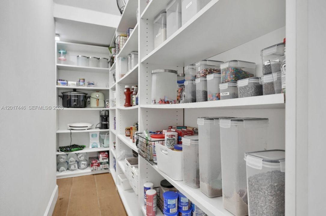 En Venta: $4,200,000 (6 camas, 5 baños, 4662 Pies cuadrados)