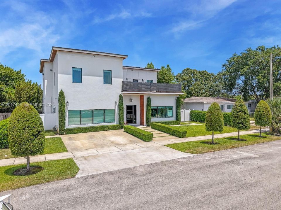 En Venta: $4,200,000 (6 camas, 5 baños, 4662 Pies cuadrados)