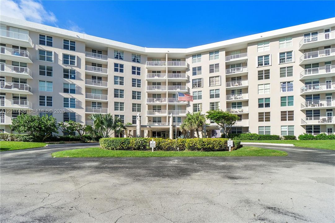 For Sale: $559,000 (2 beds, 2 baths, 1497 Square Feet)