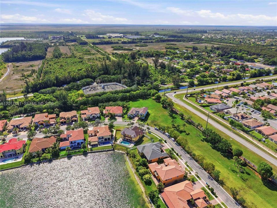 На продажу: $1,599,000 (5 спален, 4 ванн, 4555 Квадратных фут)