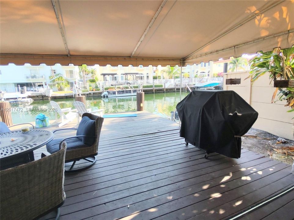 Activo con contrato: $3,600 (2 camas, 2 baños, 1640 Pies cuadrados)