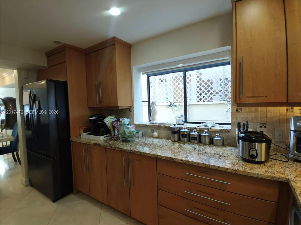 Activo con contrato: $3,600 (2 camas, 2 baños, 1640 Pies cuadrados)