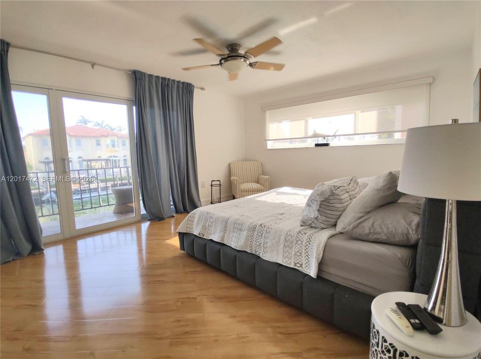 Activo con contrato: $3,600 (2 camas, 2 baños, 1640 Pies cuadrados)