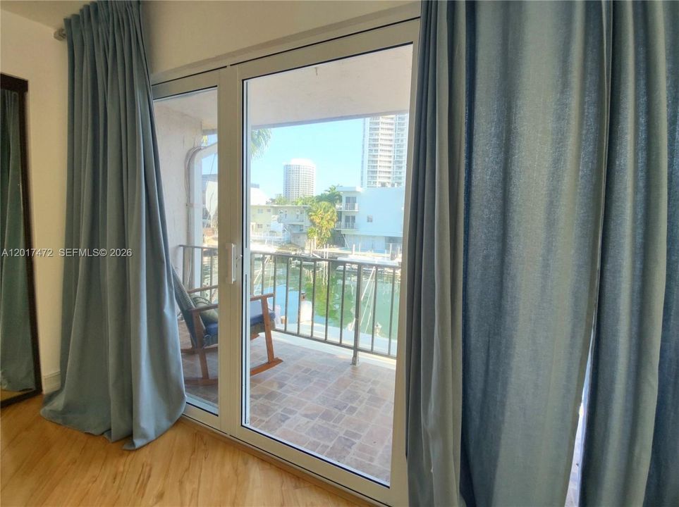 Activo con contrato: $3,600 (2 camas, 2 baños, 1640 Pies cuadrados)