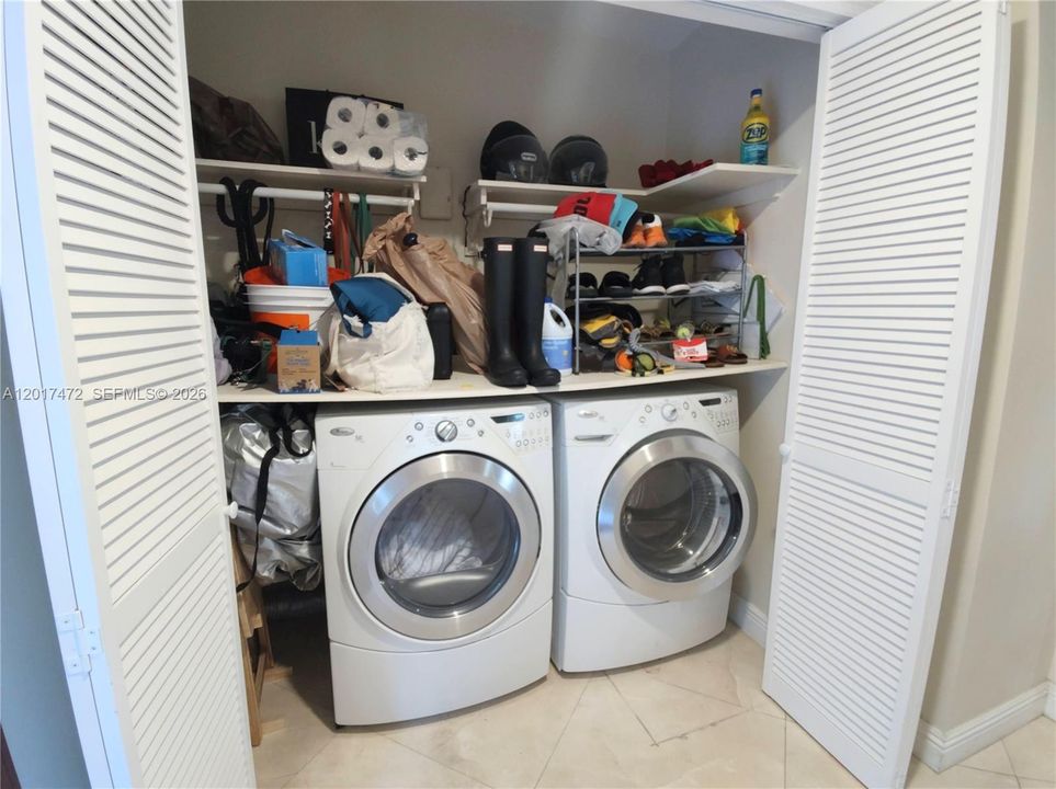 Activo con contrato: $3,600 (2 camas, 2 baños, 1640 Pies cuadrados)