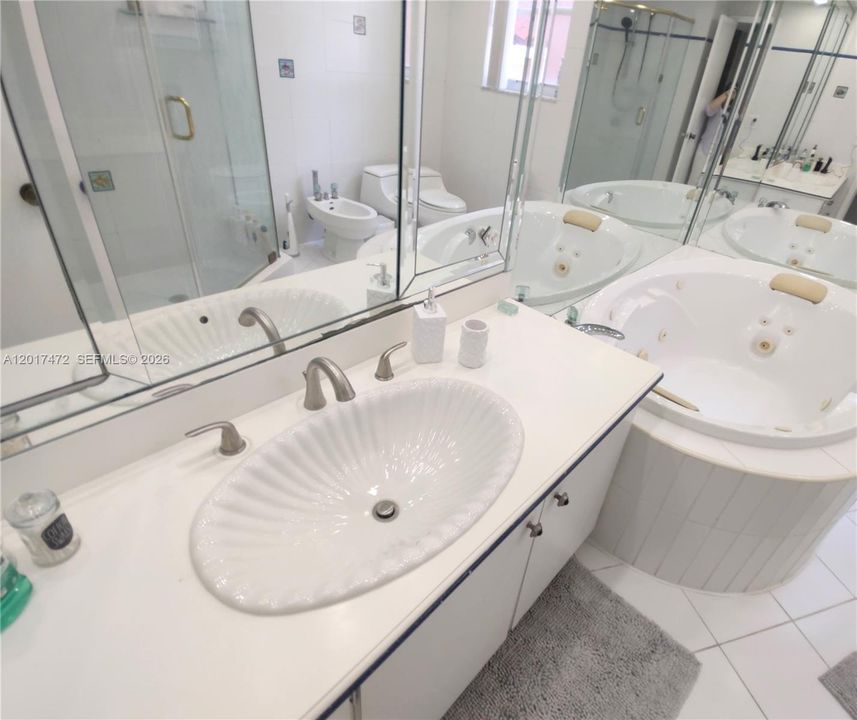 Activo con contrato: $3,600 (2 camas, 2 baños, 1640 Pies cuadrados)