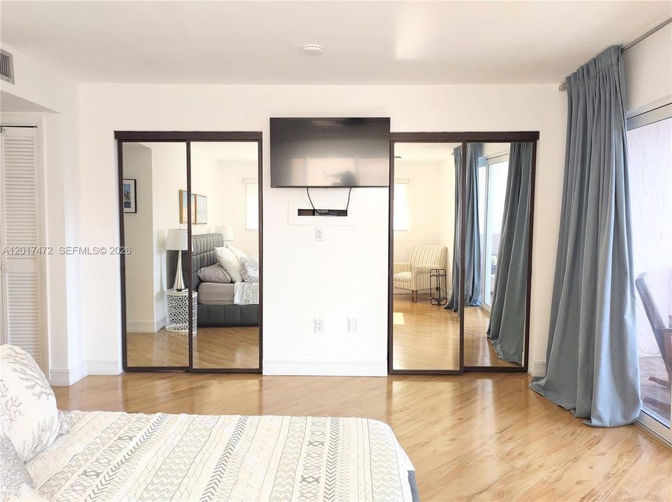 Activo con contrato: $3,600 (2 camas, 2 baños, 1640 Pies cuadrados)