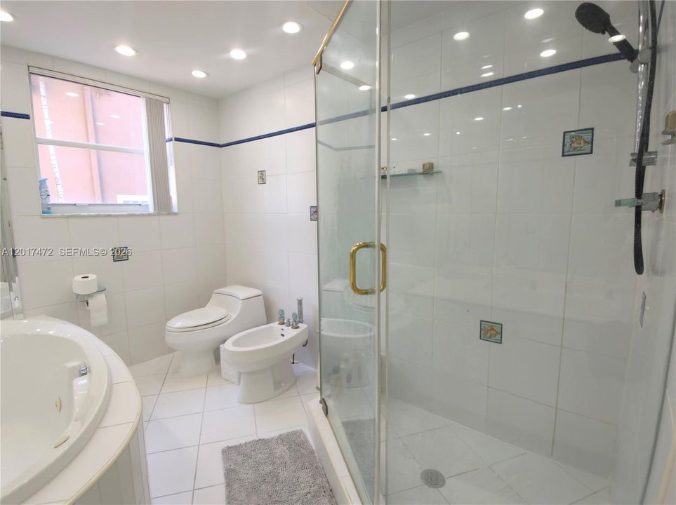 Activo con contrato: $3,600 (2 camas, 2 baños, 1640 Pies cuadrados)