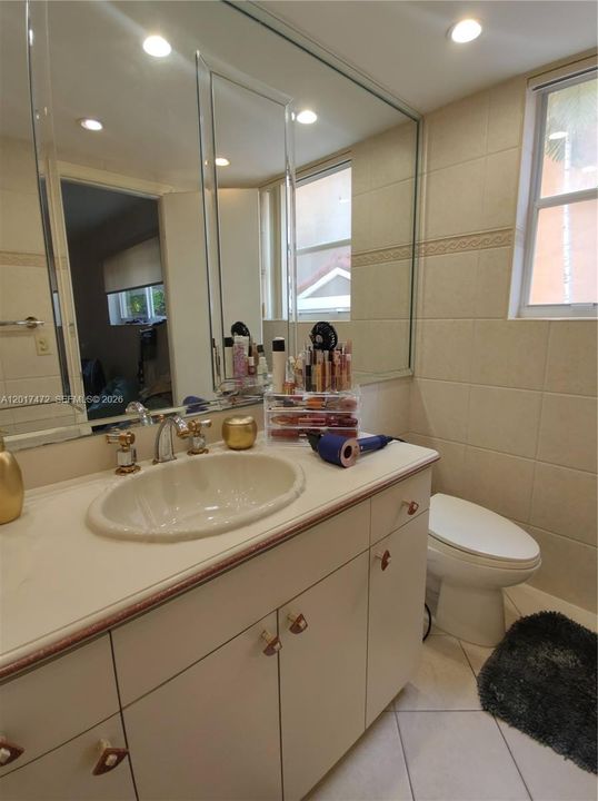 Activo con contrato: $3,600 (2 camas, 2 baños, 1640 Pies cuadrados)