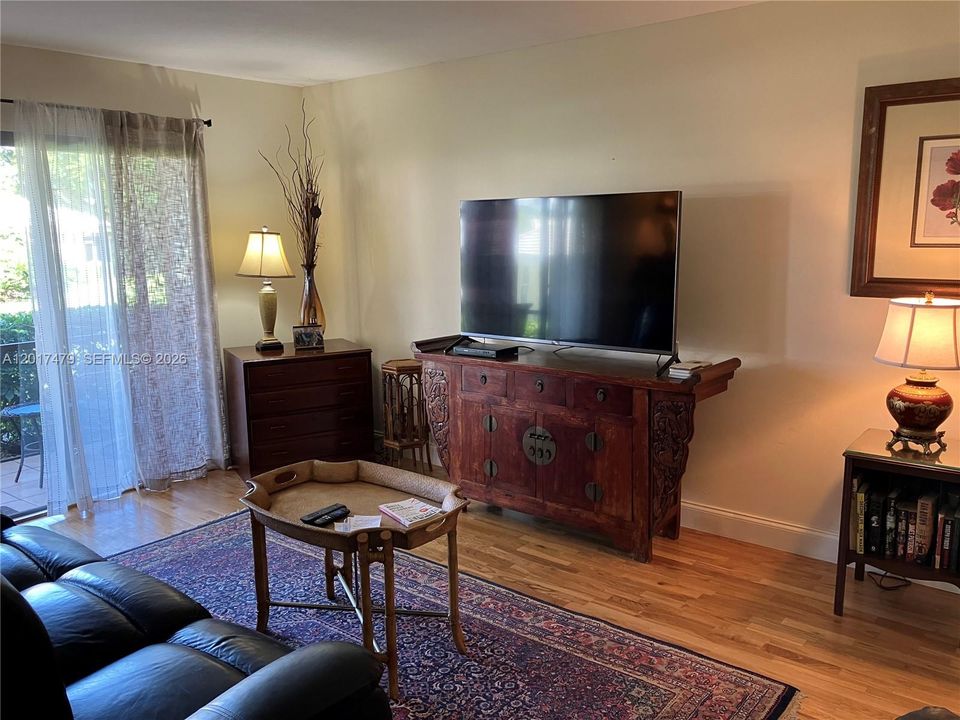 For Rent: $2,400 (2 beds, 2 baths, 1240 Square Feet)