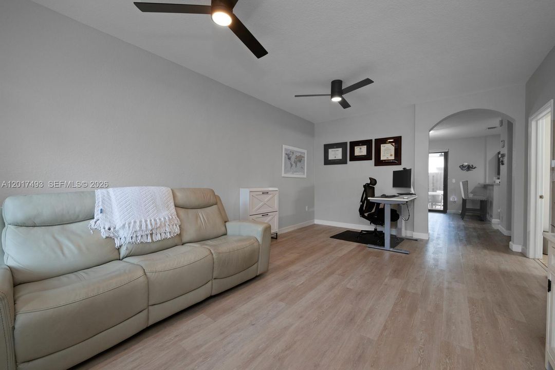 Active With Contract: $399,999 (3 beds, 2 baths, 1644 Square Feet)