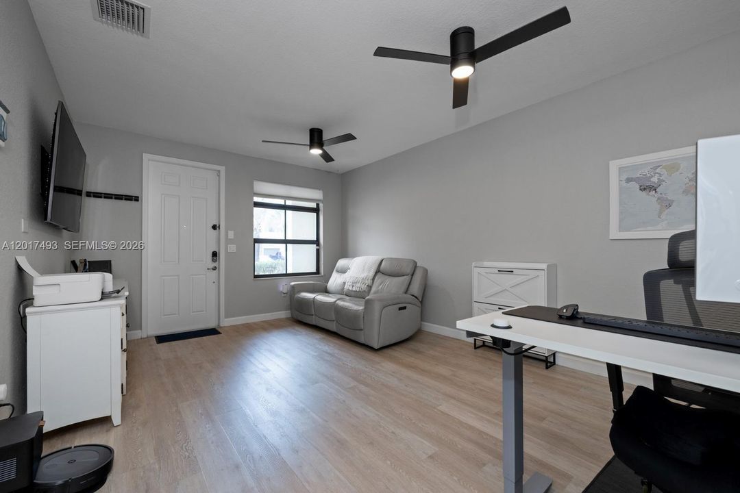 Active With Contract: $399,999 (3 beds, 2 baths, 1644 Square Feet)