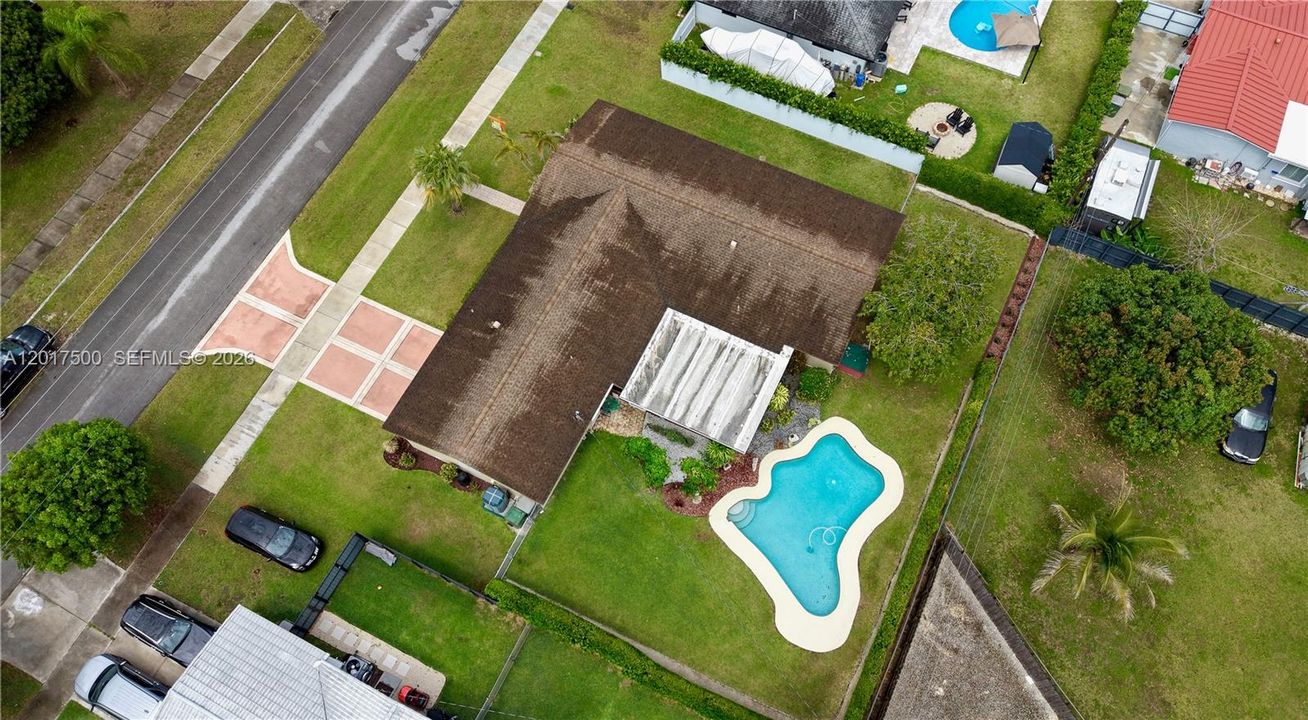 En Venta: $619,000 (4 camas, 2 baños, 1956 Pies cuadrados)