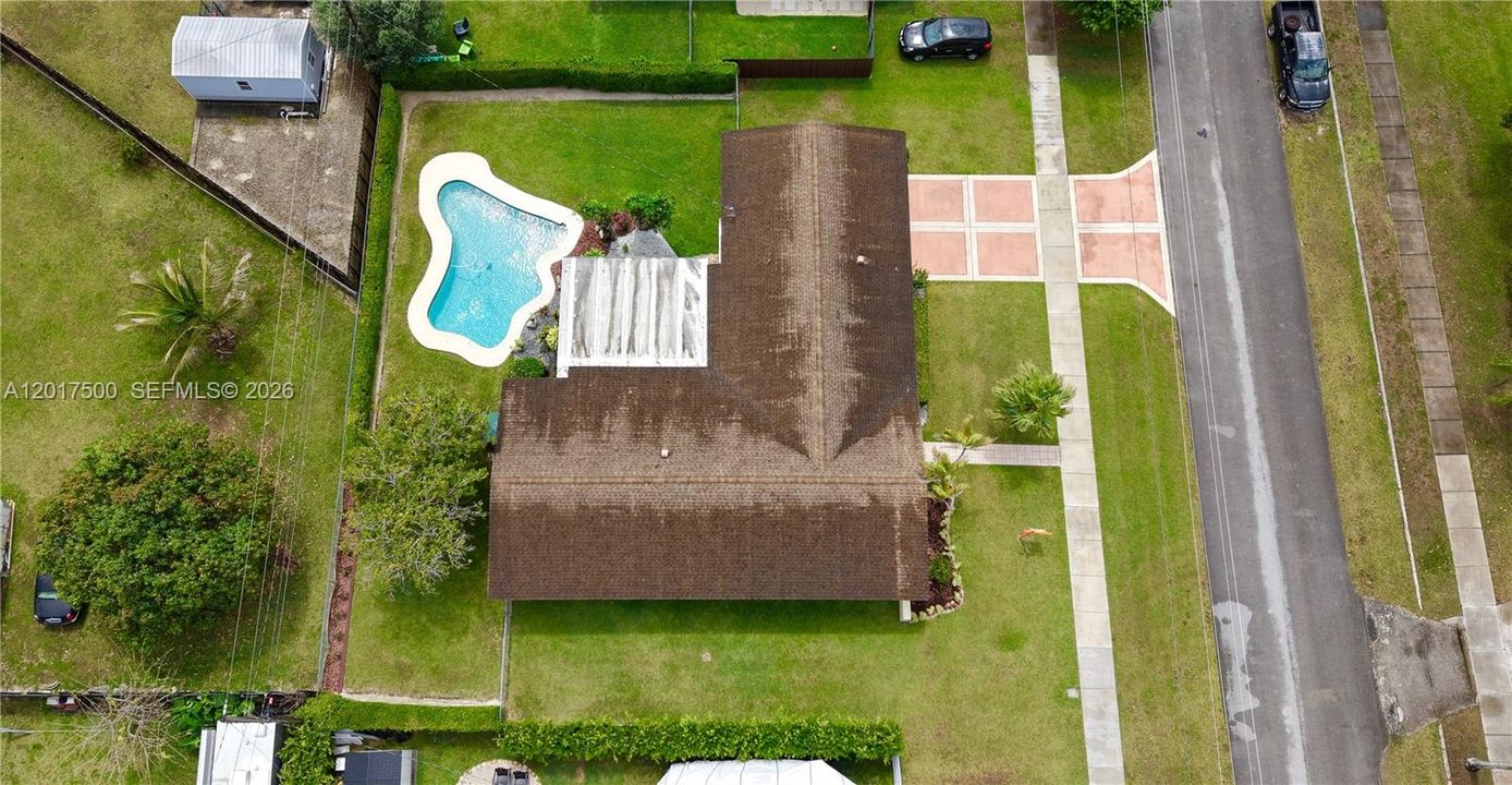 En Venta: $619,000 (4 camas, 2 baños, 1956 Pies cuadrados)