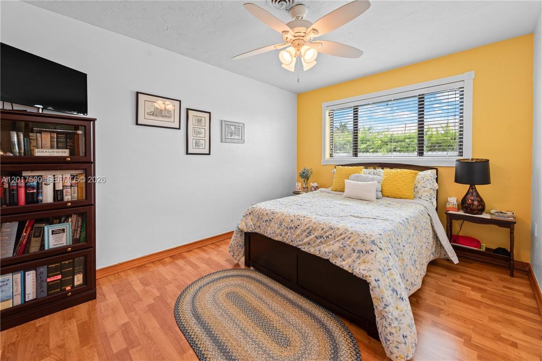 En Venta: $619,000 (4 camas, 2 baños, 1956 Pies cuadrados)