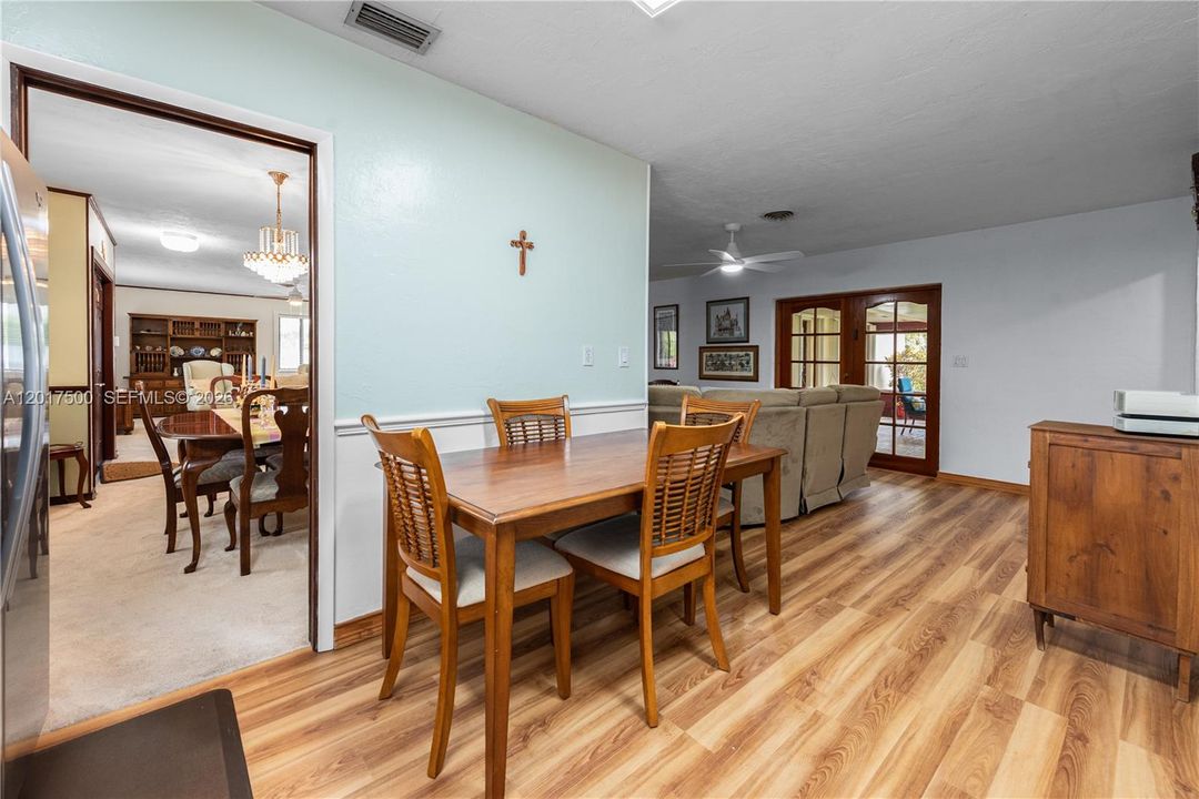 En Venta: $619,000 (4 camas, 2 baños, 1956 Pies cuadrados)