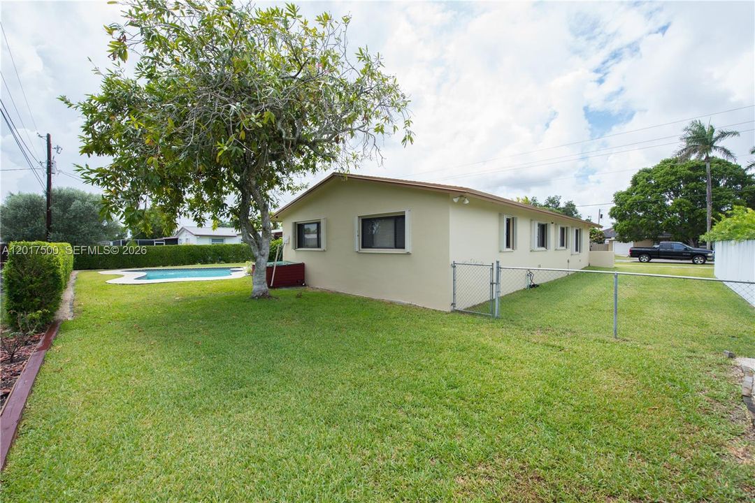 En Venta: $619,000 (4 camas, 2 baños, 1956 Pies cuadrados)