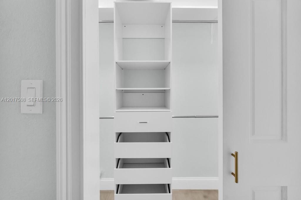 Master w/ Built-Ins
