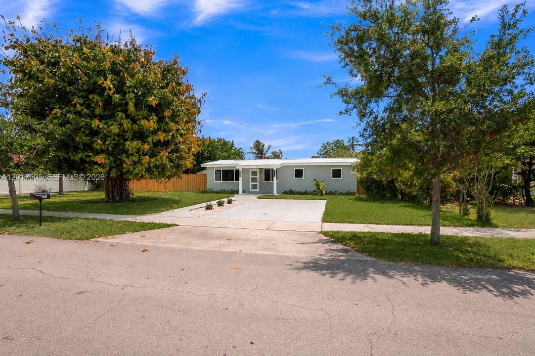 For Sale: $699,777 (4 beds, 2 baths, 1579 Square Feet)