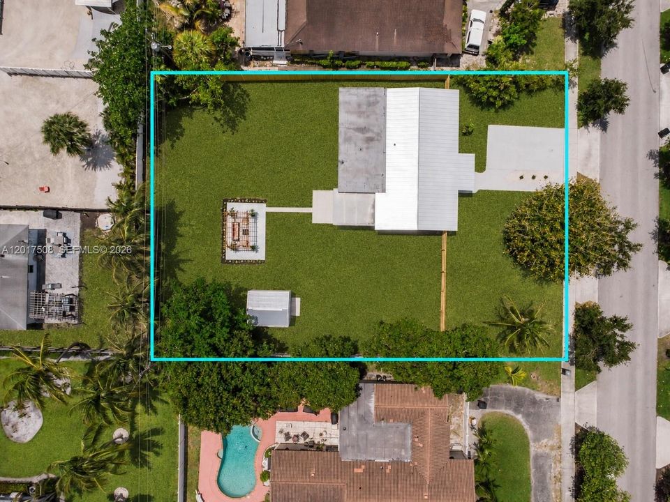 For Sale: $699,777 (4 beds, 2 baths, 1579 Square Feet)
