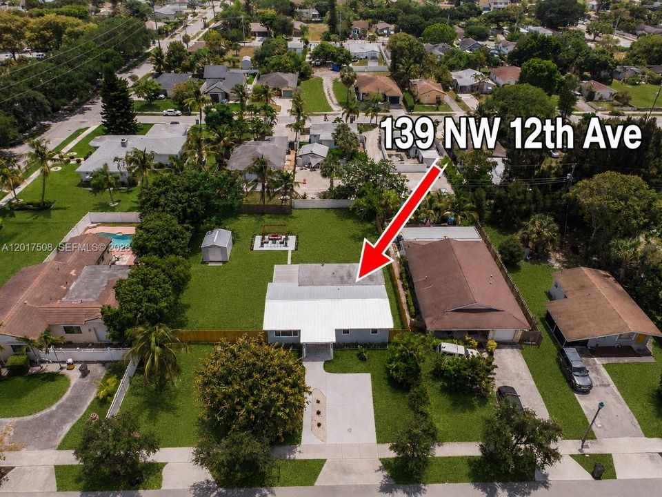 For Sale: $699,777 (4 beds, 2 baths, 1579 Square Feet)