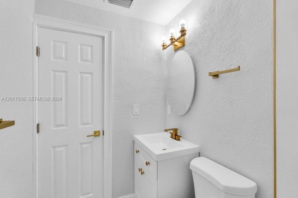 Guest - Modern Renovation w/ Gold Accents
