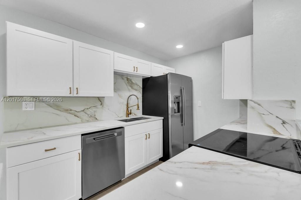 New Fantasy Quartz Countertops & Backsplsh w/ Gold Accents