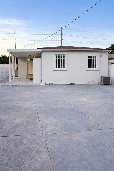 For Sale: $610,000 (3 beds, 2 baths, 1267 Square Feet)