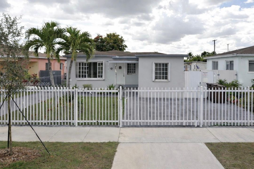 For Sale: $610,000 (3 beds, 2 baths, 1267 Square Feet)