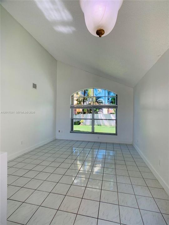 En Renta: $4,100 (3 camas, 2 baños, 2071 Pies cuadrados)