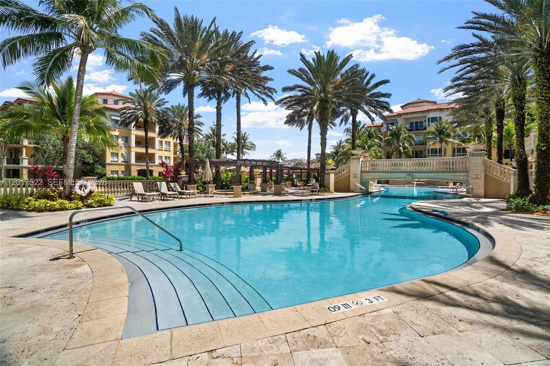 Active With Contract: $590,000 (2 beds, 2 baths, 1529 Square Feet)
