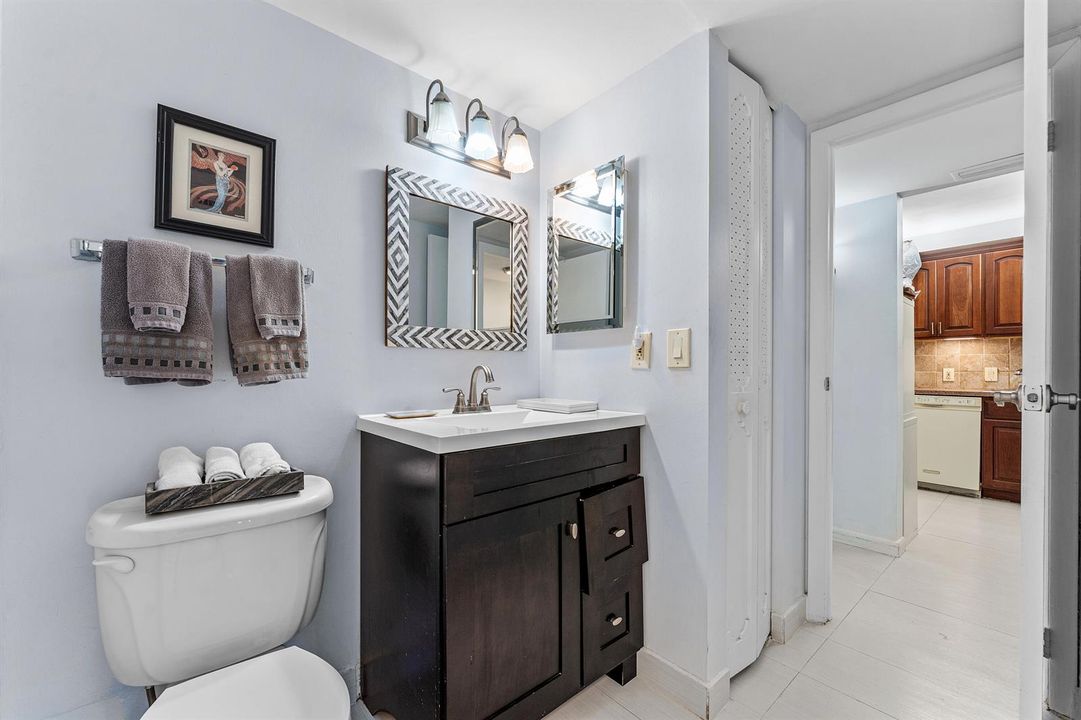 023-20500WestCountryClubDrive-210-Miami-