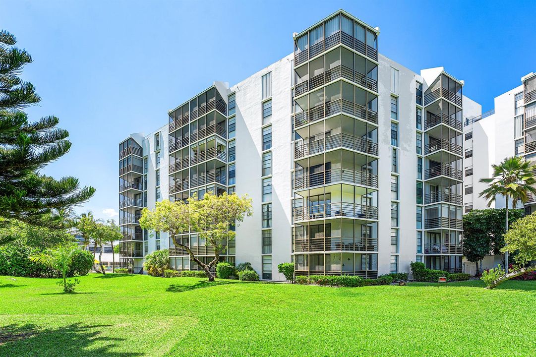 035-20500WestCountryClubDrive-210-Miami-