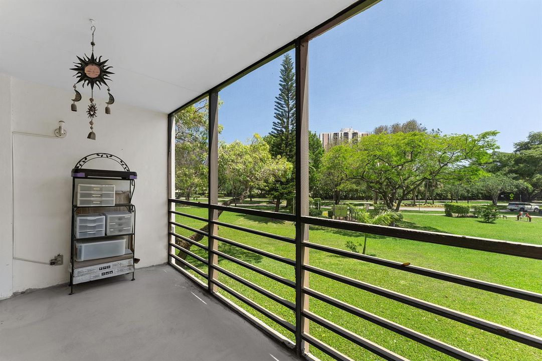 025-20500WestCountryClubDrive-210-Miami-
