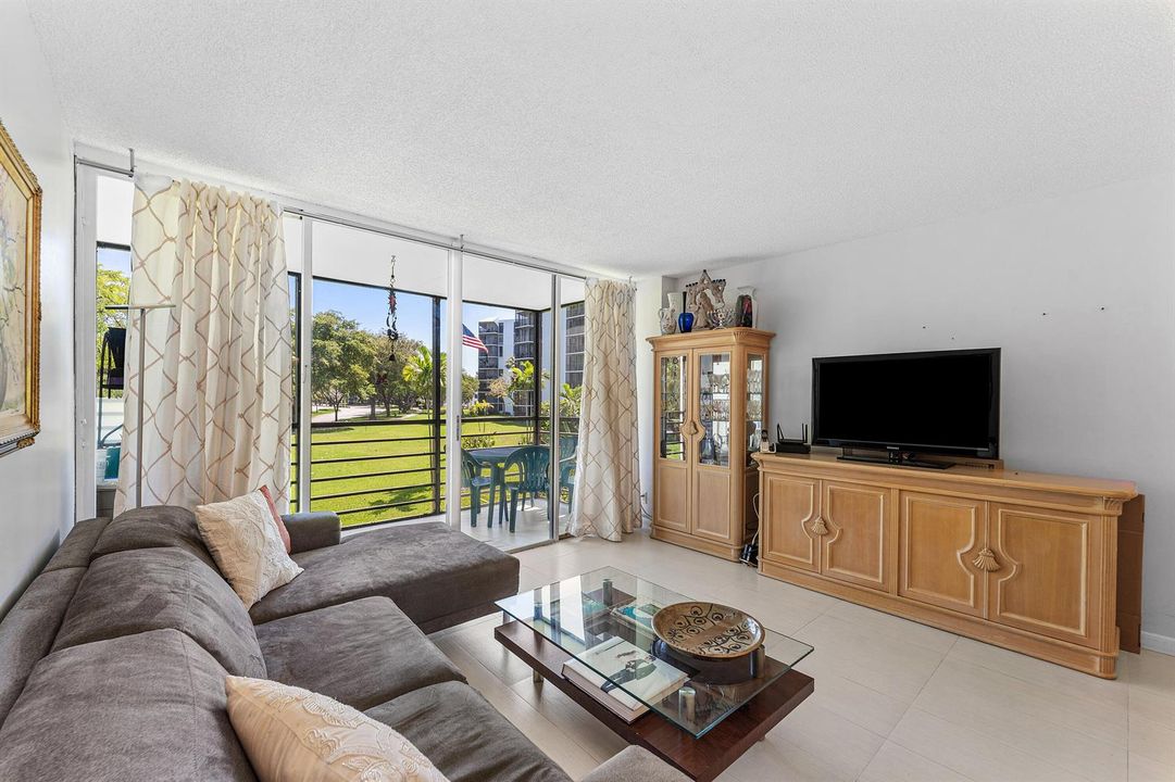 014-20500WestCountryClubDrive-210-Miami-