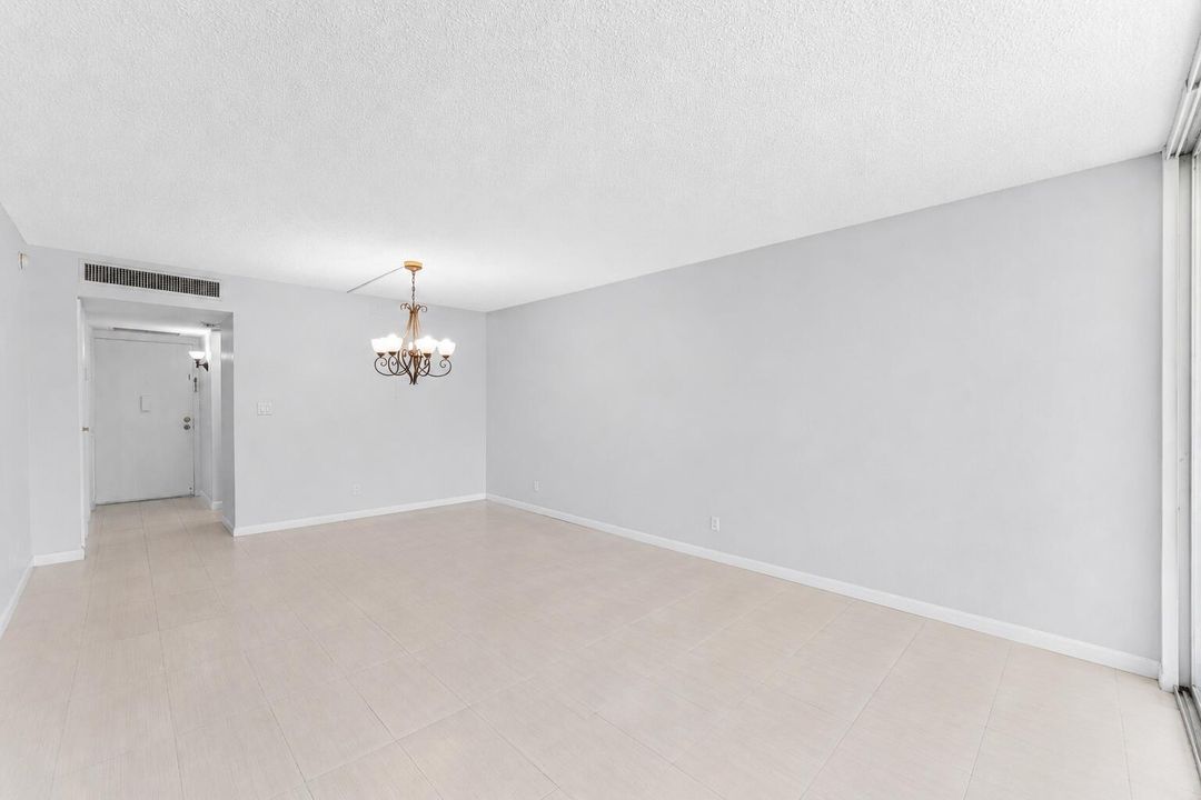 Miriam Living room 2