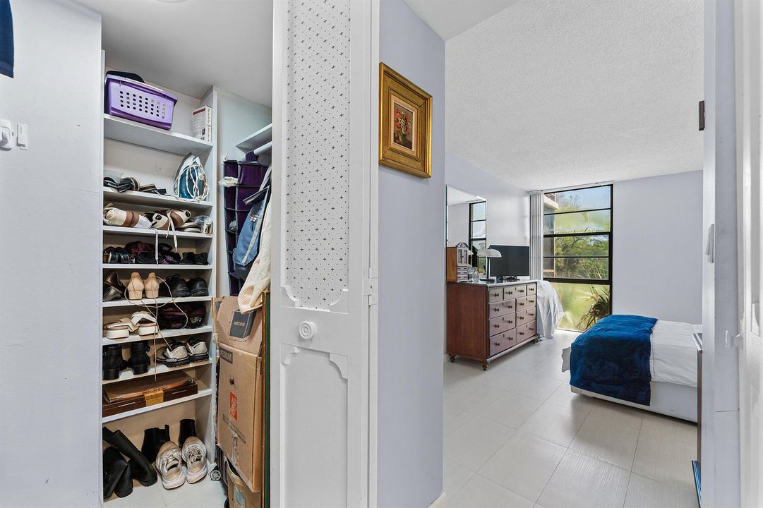 020-20500WestCountryClubDrive-210-Miami-