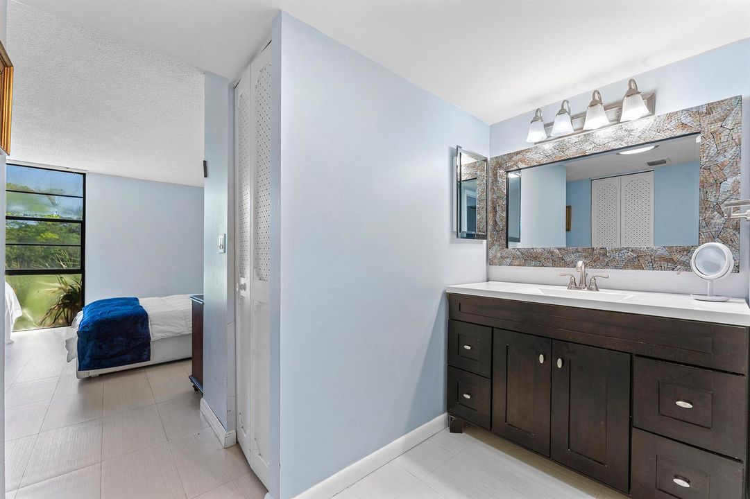 021-20500WestCountryClubDrive-210-Miami-